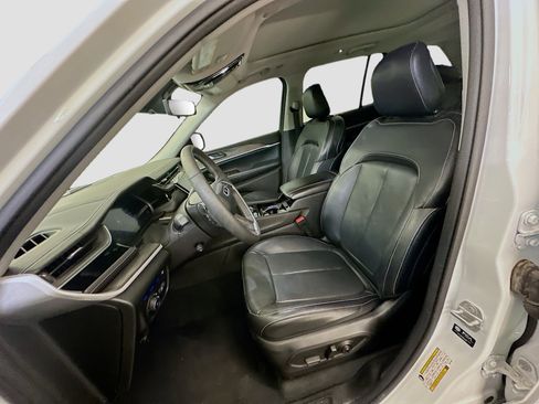 Used 2022 Jeep Grand Cherokee Limited 4xe w/ Luxury Tech Group II image 13