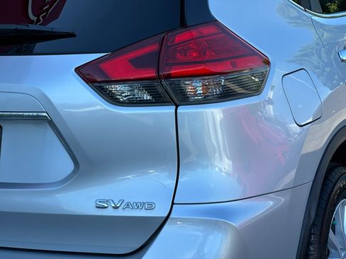 Used 2017 Nissan Rogue SV AWD/4WD image 25
