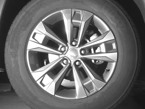 Used 2025 Chevrolet Equinox LT FWD image 13
