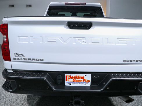 Used 2024 Chevrolet Silverado 2500 Custom w/ Custom Value Package AWD/4WD image 9