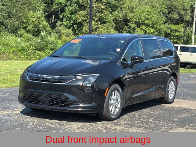 New 2027 Chrysler Pacifica Select FWD image 34