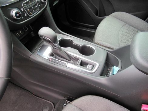 Certified 2024 Chevrolet Equinox LT FWD image 16