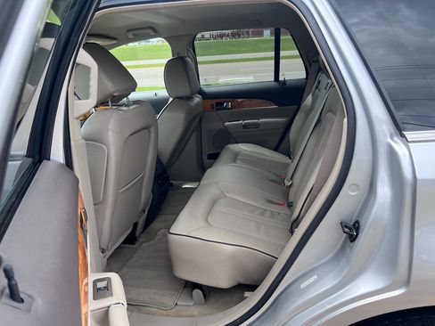 Used 2013 Lincoln MKX FWD image 16