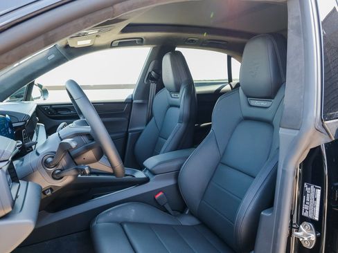 New 2025 Porsche Macan Turbo Electric image 5