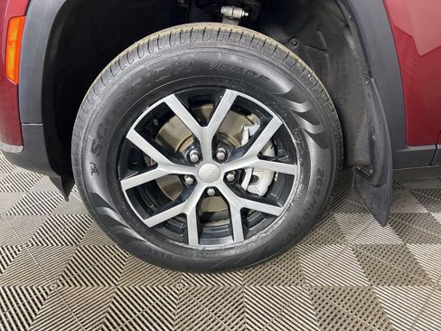 Used 2024 Jeep Grand Cherokee L Limited image 17