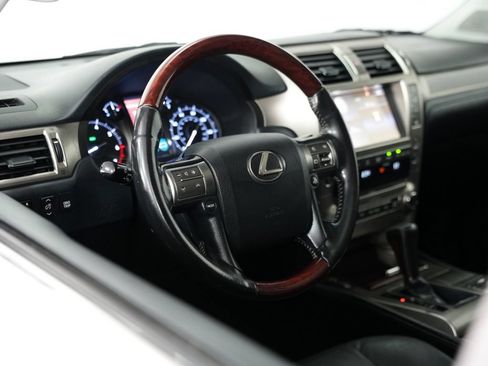 Used 2018 Lexus GX 460 Premium w/ Premium Package AWD/4WD image 6