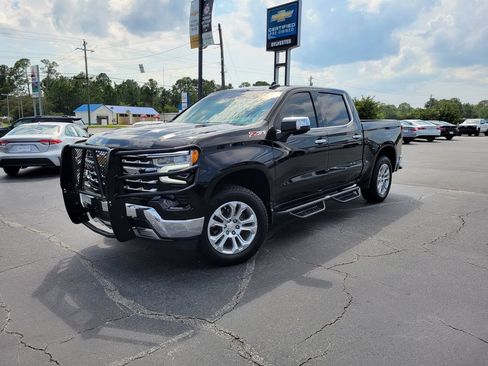Used 2023 Chevrolet Silverado 1500 LTZ AWD/4WD image 2