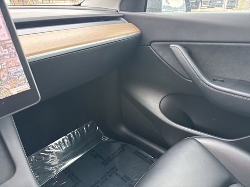 Used 2021 Tesla Model Y Long Range image 12