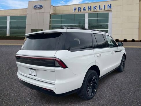 New 2026 Lincoln Navigator Reserve image 7