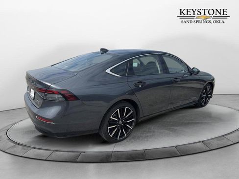 Used 2024 Honda Accord Touring image 2