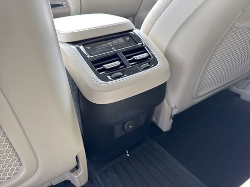 Used 2024 Volvo XC90 B5 Plus image 17