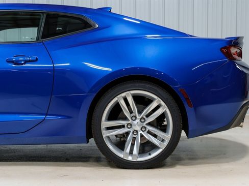 Used 2017 Chevrolet Camaro LT RWD image 4