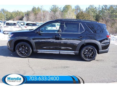 New 2025 Honda Pilot Touring image 4