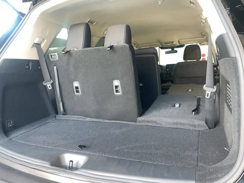 Used 2025 Nissan Pathfinder S image 20