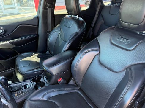 Used 2019 Jeep Cherokee High Altitude AWD/4WD image 9