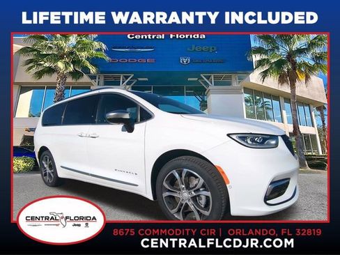 New 2026 Chrysler Pacifica Pinnacle w/ Trailer Tow Group AWD/4WD image 1