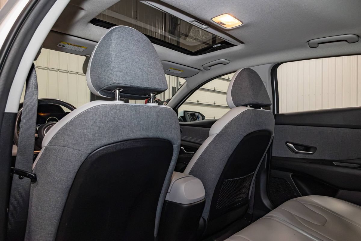 Used 2023 Hyundai Elantra Limited FWD image 11