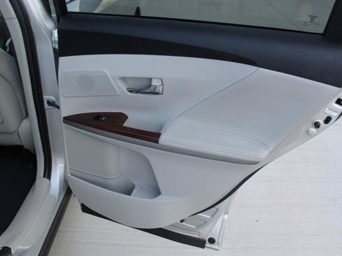 Used 2011 Toyota Venza w/ Premium Pkg #2 FWD image 31
