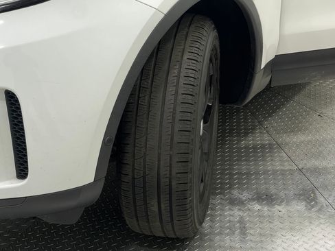 Used 2017 Land Rover Discovery SE image 39