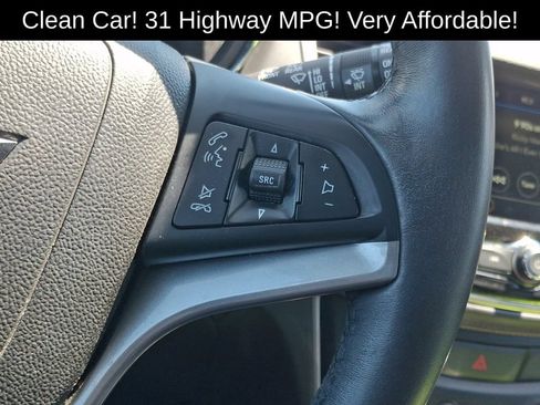 Used 2019 Chevrolet Trax LT w/ LT Convenience Package FWD image 21