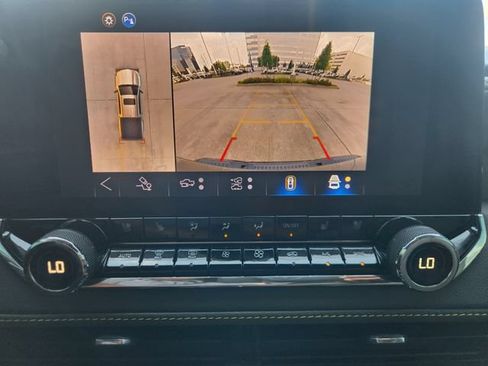Used 2024 Chevrolet Colorado ZR2 w/ ZR2 Convenience Package III AWD/4WD image 17