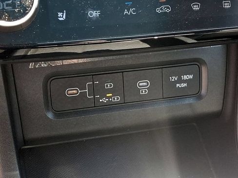 Used 2025 Hyundai Tucson Limited AWD/4WD image 25