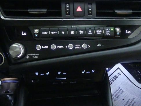 Used 2022 Lexus ES 300h w/ Premium Package image 14