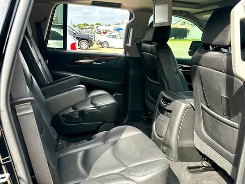 Used 2019 Cadillac Escalade Premium Luxury w/ Escalade Sport Edition AWD/4WD image 16