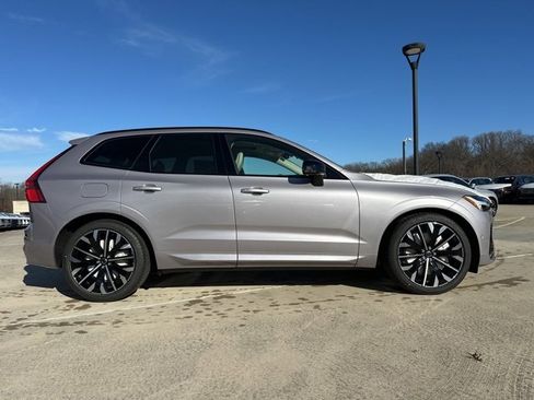 New 2026 Volvo XC60 B5 Ultra w/ Climate Package image 8