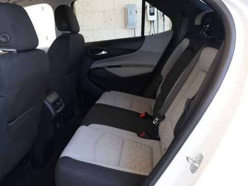 Used 2020 Chevrolet Equinox LS w/ LS Convenience Package image 13