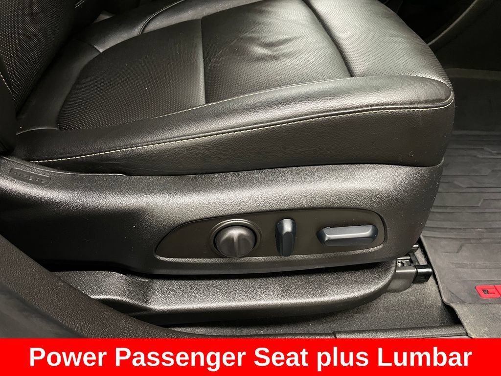 Used 2023 GMC Acadia SLT w/ Technology Package AWD/4WD image 12