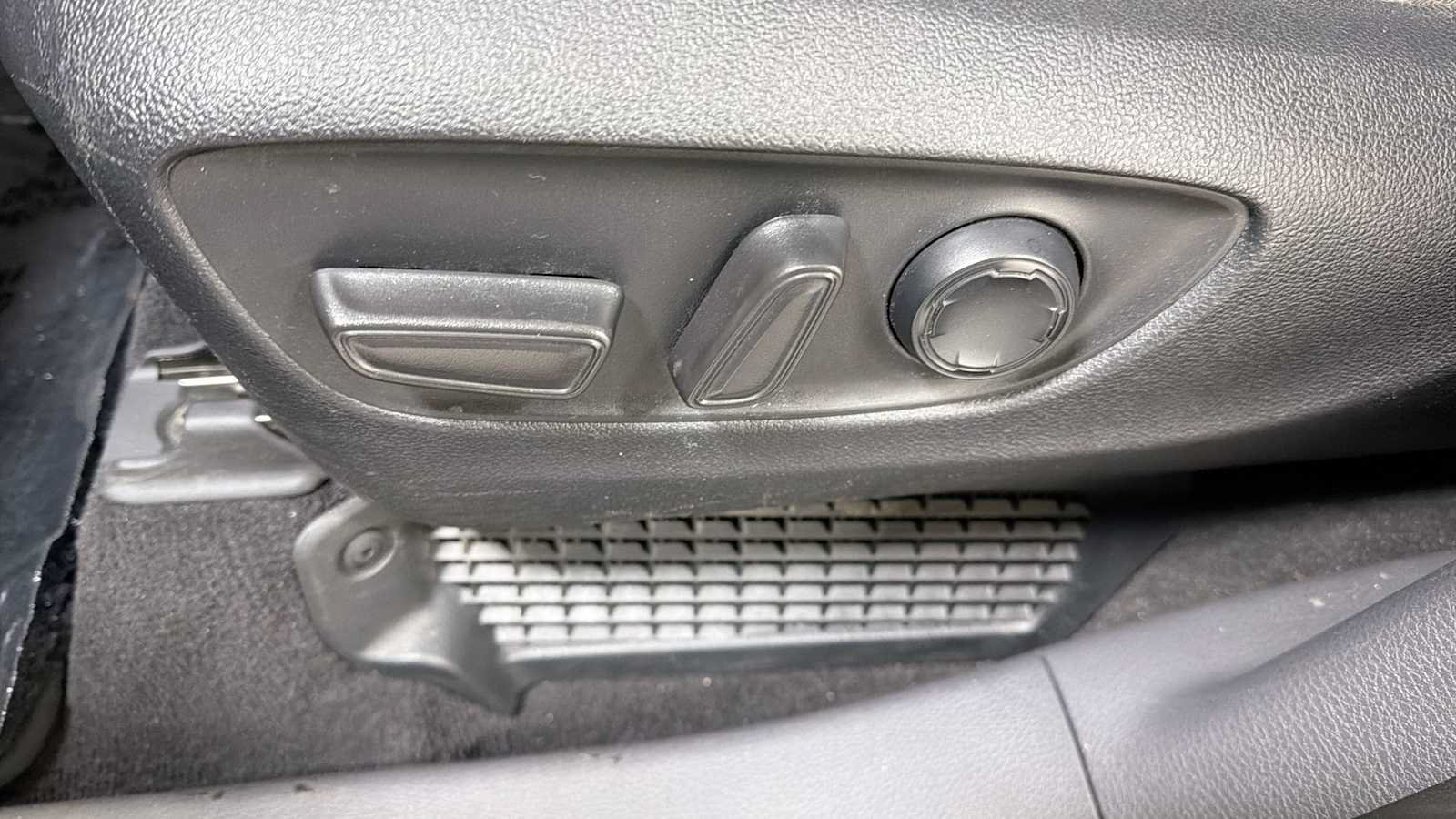 Certified 2022 Toyota Sienna XLE w/ XLE Plus Package FWD image 14