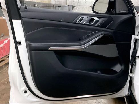 Used 2021 BMW X5 xDrive40i w/ Premium Package image 25