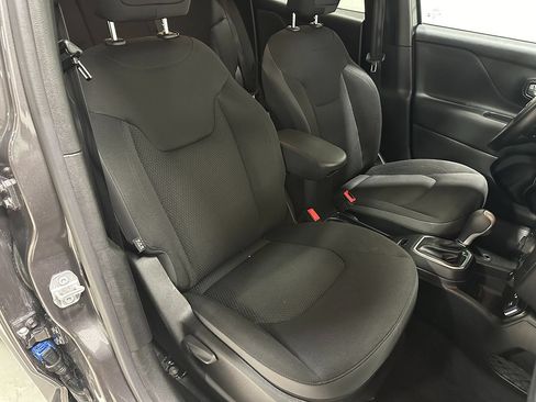Used 2019 Jeep Renegade Altitude w/ Quick Order Package 2XM AWD/4WD image 12