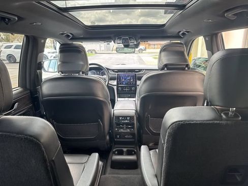 Used 2021 Jeep Grand Cherokee L Overland w/ Luxury Tech Group IV AWD/4WD image 19