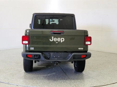 Used 2023 Jeep Gladiator Overland w/ Cold Weather Group AWD/4WD image 7