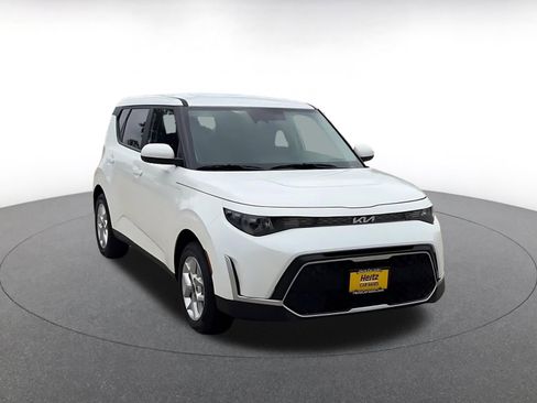 Used 2025 Kia Soul LX w/ LX Technology Package image 2