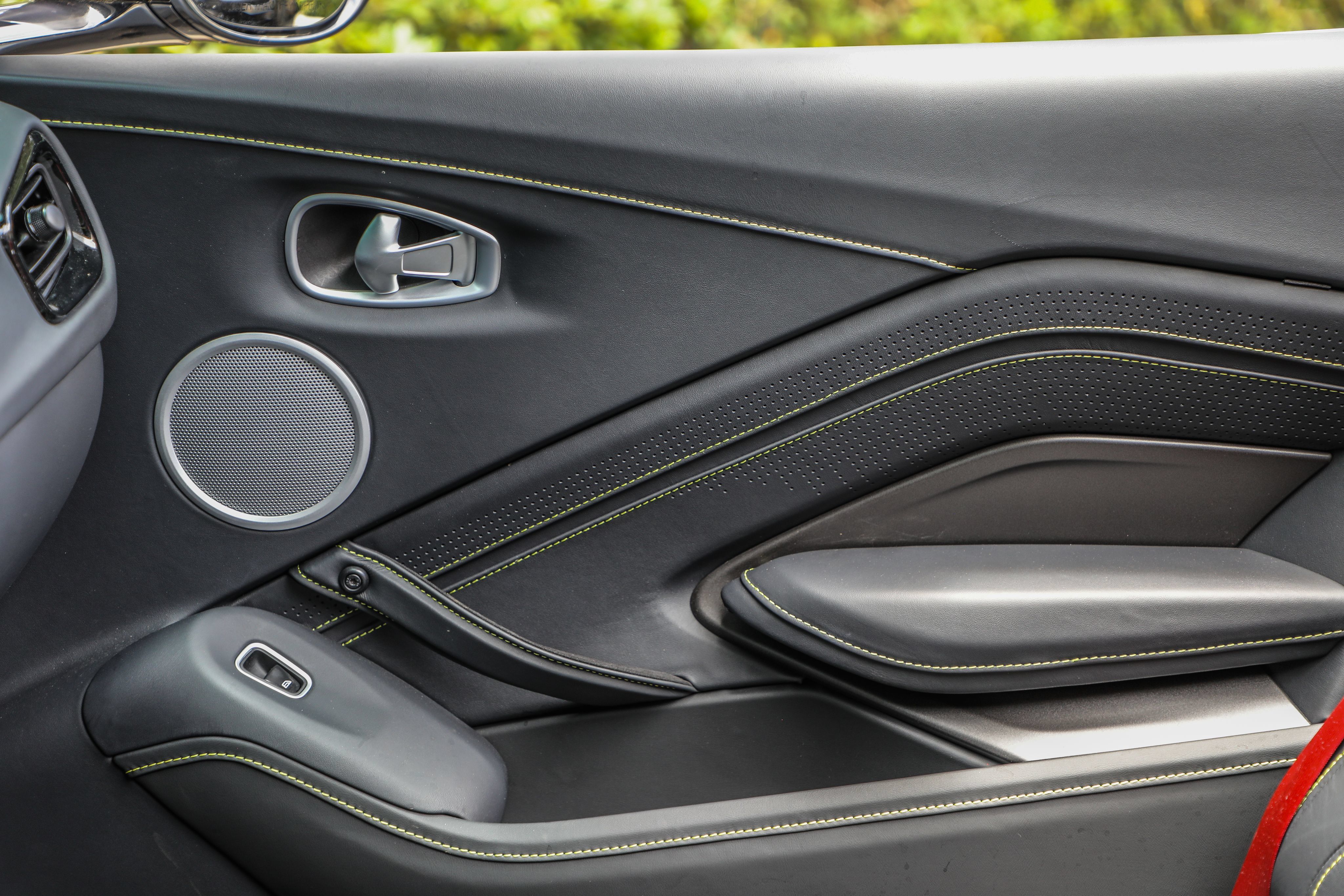 Used 2023 Aston Martin V8 Vantage Roadster RWD image 24