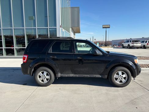 Used 2010 Ford Escape XLT image 2