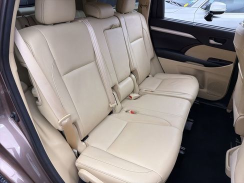 Used 2017 Toyota Highlander XLE image 27