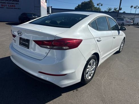 Used 2018 Hyundai Elantra SE FWD image 5