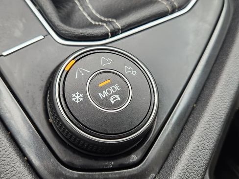 Used 2022 Volkswagen Tiguan S image 25