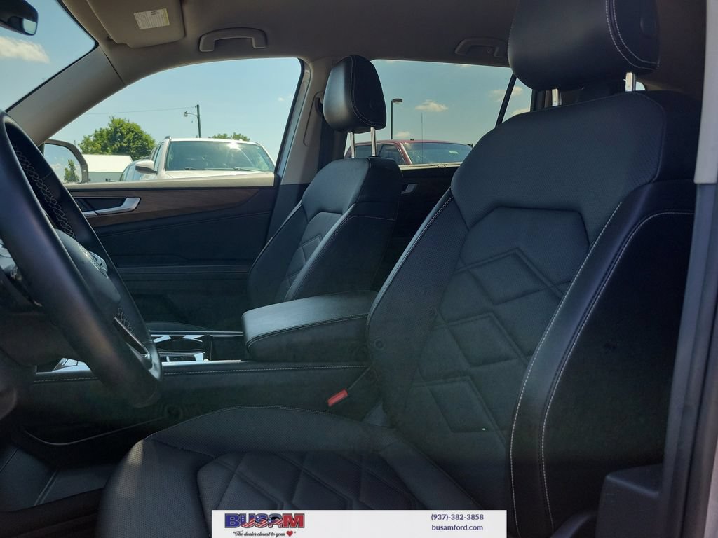 Used 2025 Volkswagen Atlas SE AWD/4WD image 11
