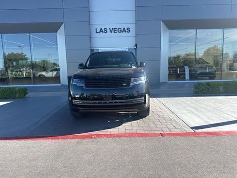 Used 2024 Land Rover Range Rover Long Wheelbase SE image 2