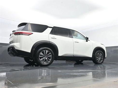Used 2024 Nissan Pathfinder S image 25
