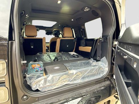 New 2026 Land Rover Defender 130 X-Dynamic SE AWD/4WD image 26