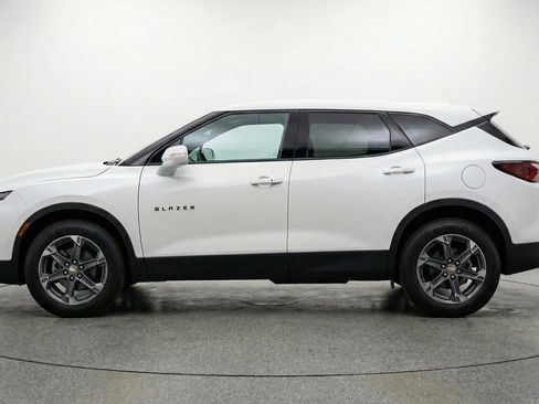 Used 2025 Chevrolet Blazer LT FWD image 5