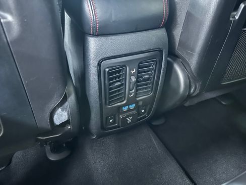 Certified 2025 Dodge Durango R/T AWD/4WD image 36