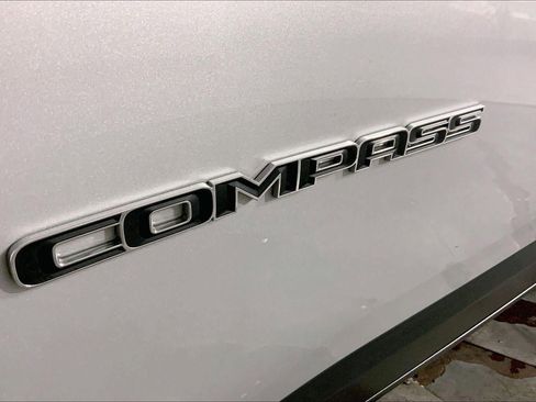 Used 2025 Jeep Compass Limited AWD/4WD image 8