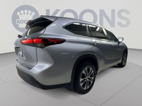 Used 2025 Toyota Highlander XLE AWD/4WD image 11